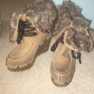 Furry wedge boot
